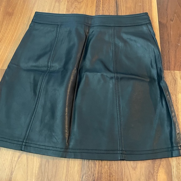 Guess a line faux leather skirt - Picture 3 of 6